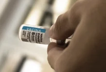 Após 5 anos de vacinação, covid perde força no Brasil, mas ainda exige atenção