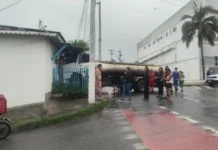 Caminhão desgovernado invade casa em Maricá e assusta moradores