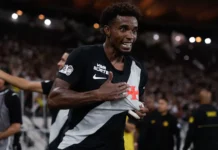 Vasco vira sobre o Fluminense nos minutos finais e mantém invencibilidade com Renato Gaúcho