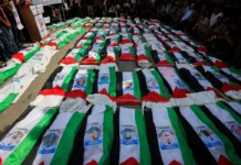 Gaza enterra 100 corpos recuperados de escombros de ataques